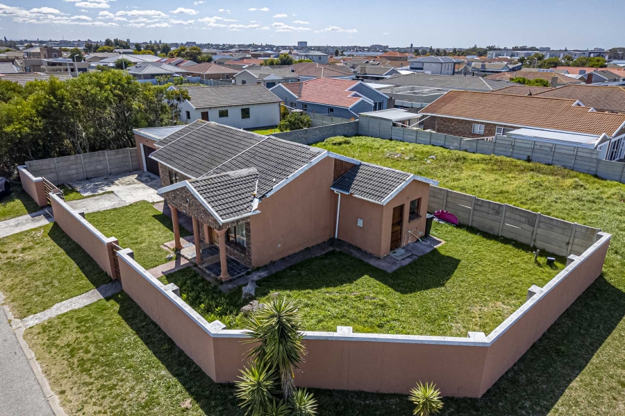 3 Bedroom Property for Sale in Overbaakens Eastern Cape